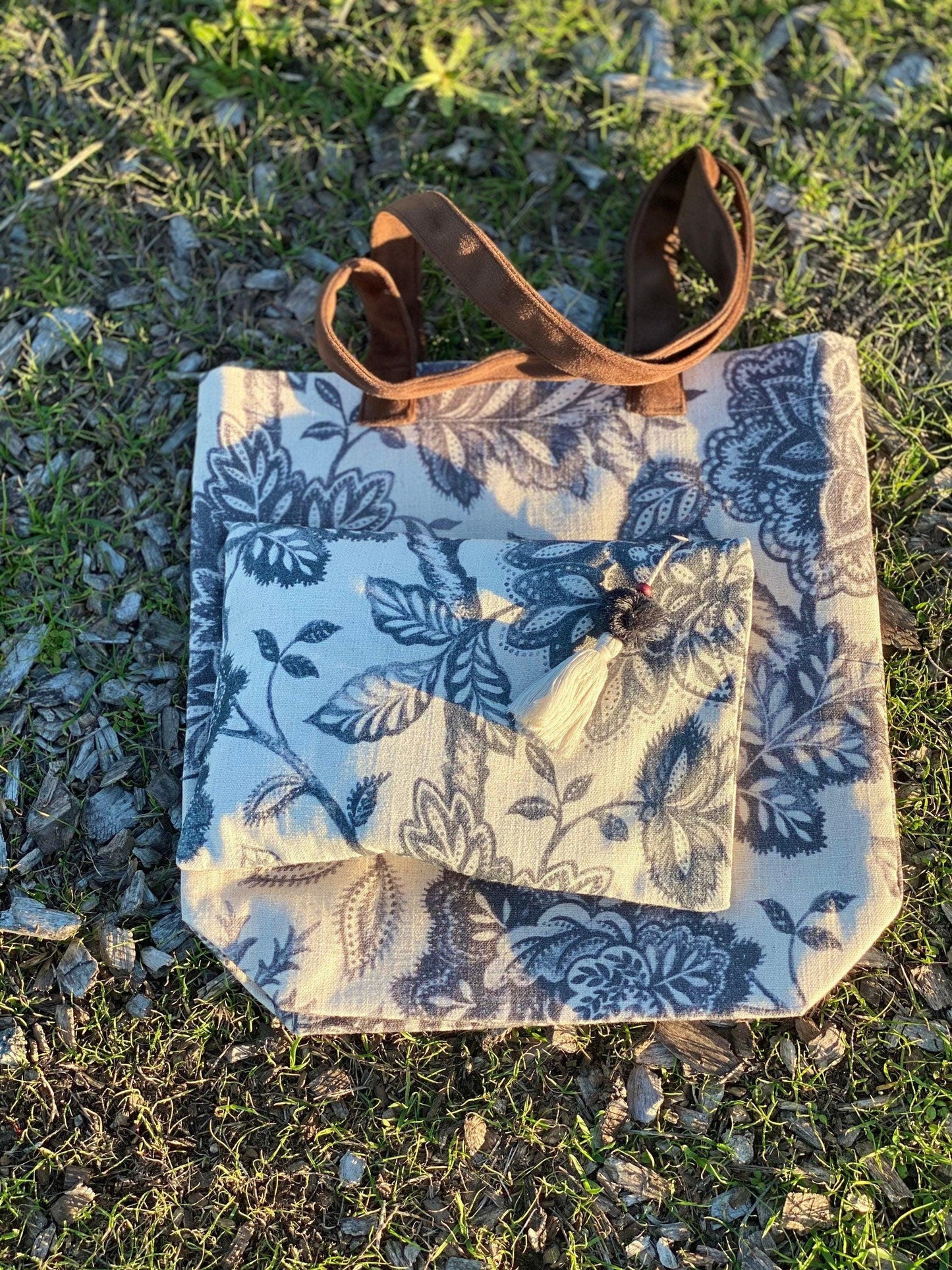 Linen Floral Tote Bag: Reusable Market Bag with Zipper Pocket