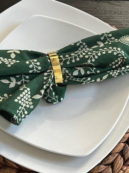 Green Cotton Wreath Table Runner, Christmas Holiday Decor