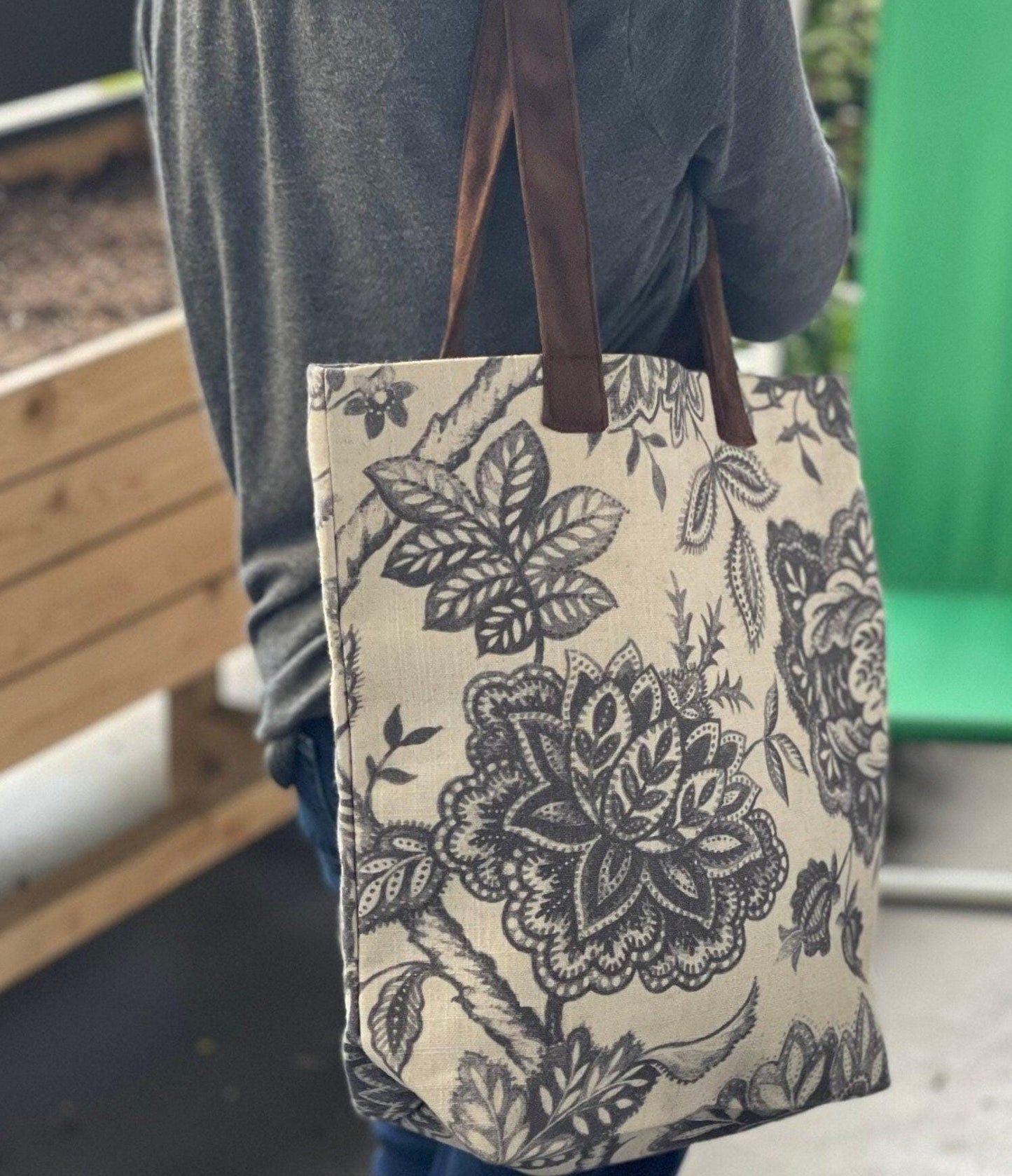 Linen Floral Tote Bag: Reusable Market Bag with Zipper Pocket