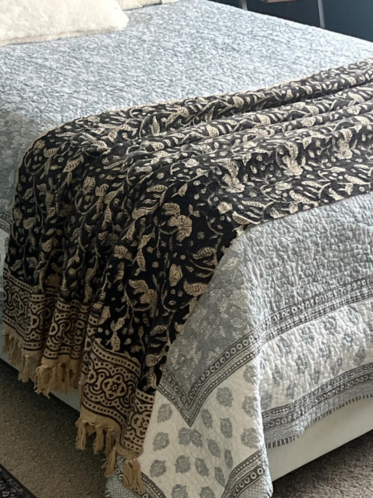 Handmade Cotton Throw Blanket Couch Cozy Boho Blanket with Tassels