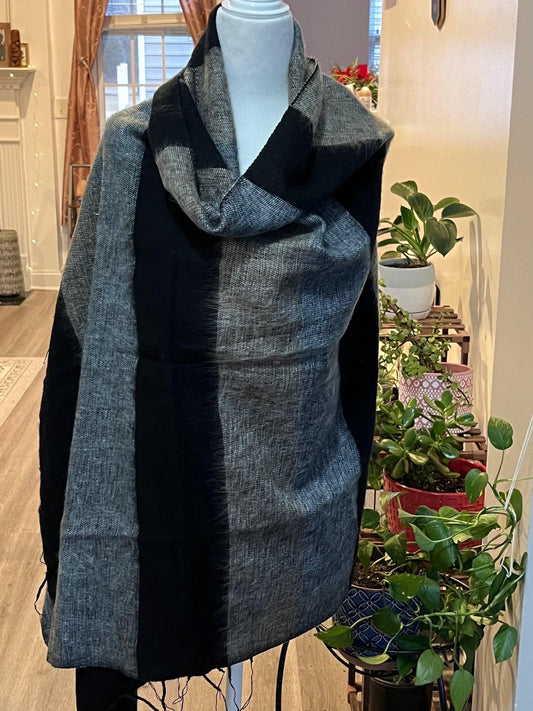 Handmade Himalayan Yak Wool Scarf: Black & Gray cozy ans warm Shawl